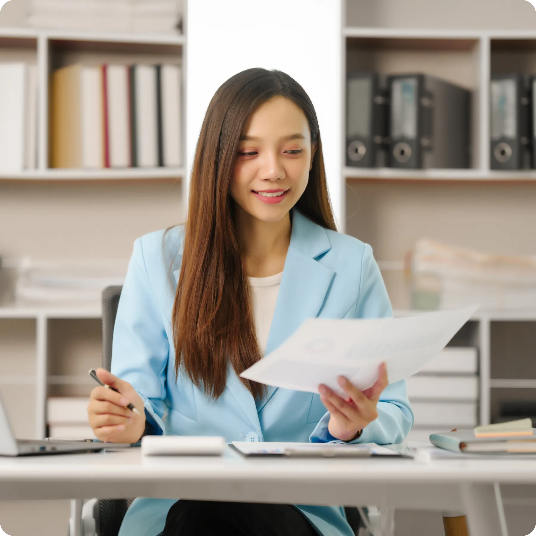 confident-financial-businesswoman copy confident-financial-businesswoman copy